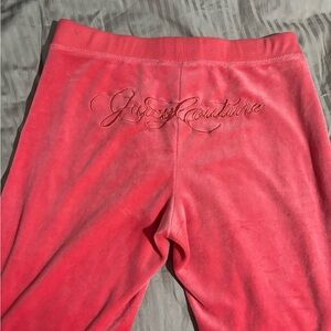 ✨ Vintage Juicy Couture Velour Pants ✨
Rare Y2K era with Juicy Couture on back